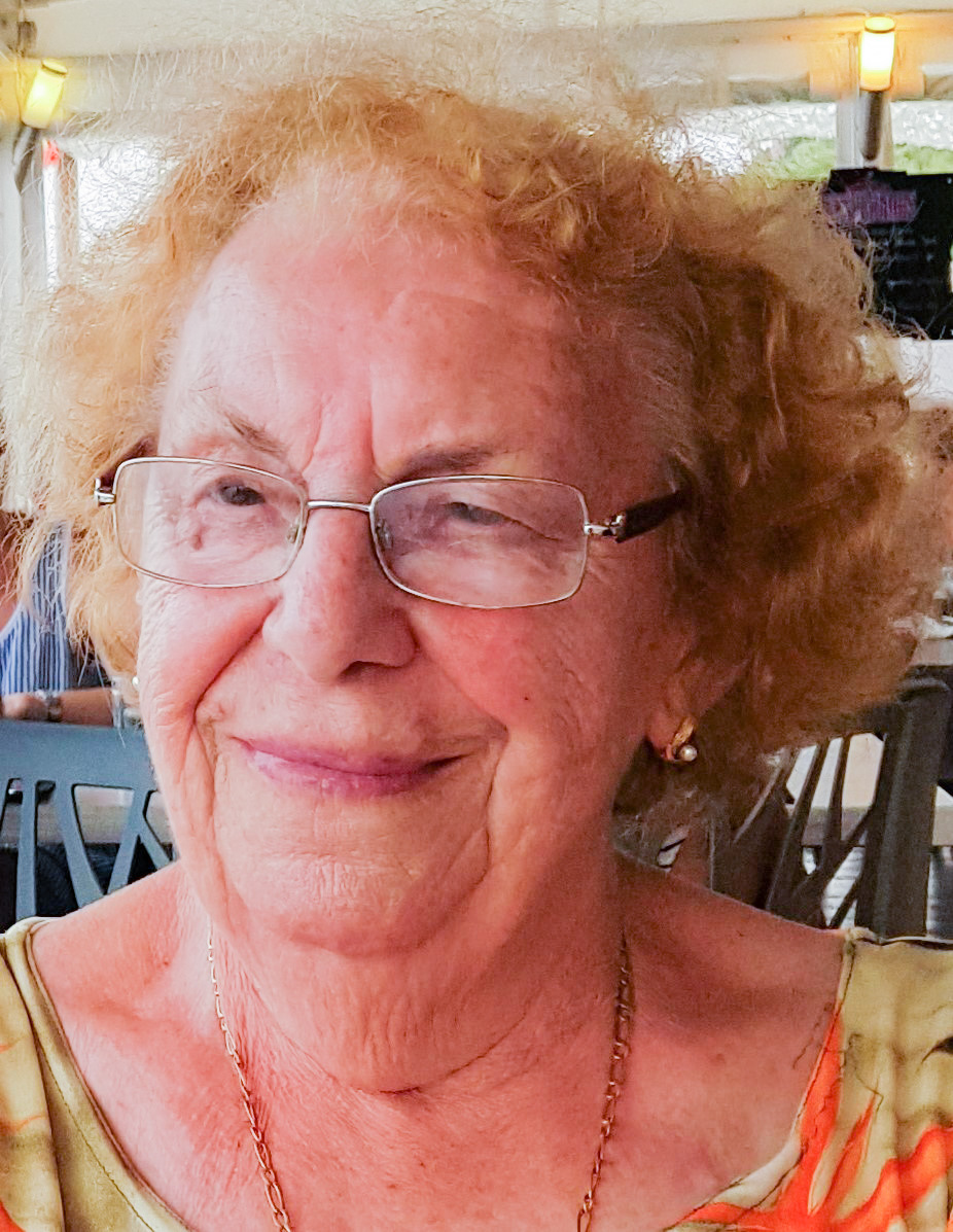 Madame Jeannine VAN-HOOREBEKE née DEBAVELAERE