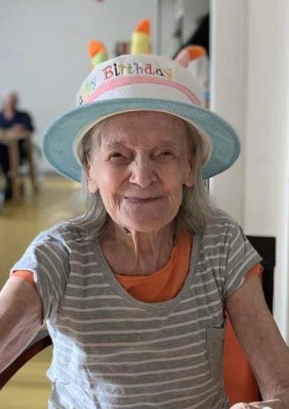 Madame Yvette, Léone DESFROMONT née DENIS