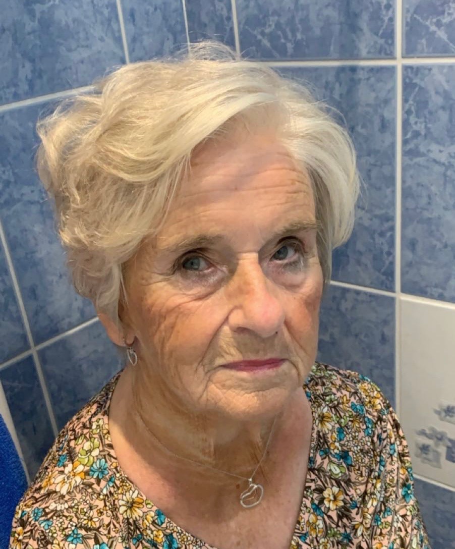 Madame Nadine DECRUYENAERE