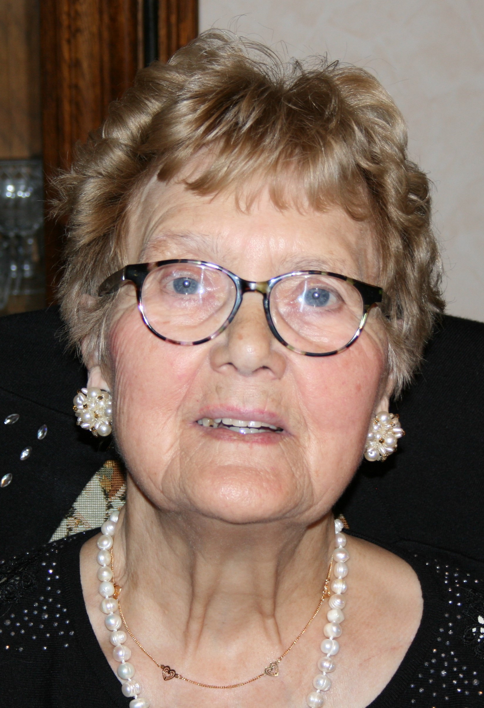 Madame Reine HELART née DEMAILLY