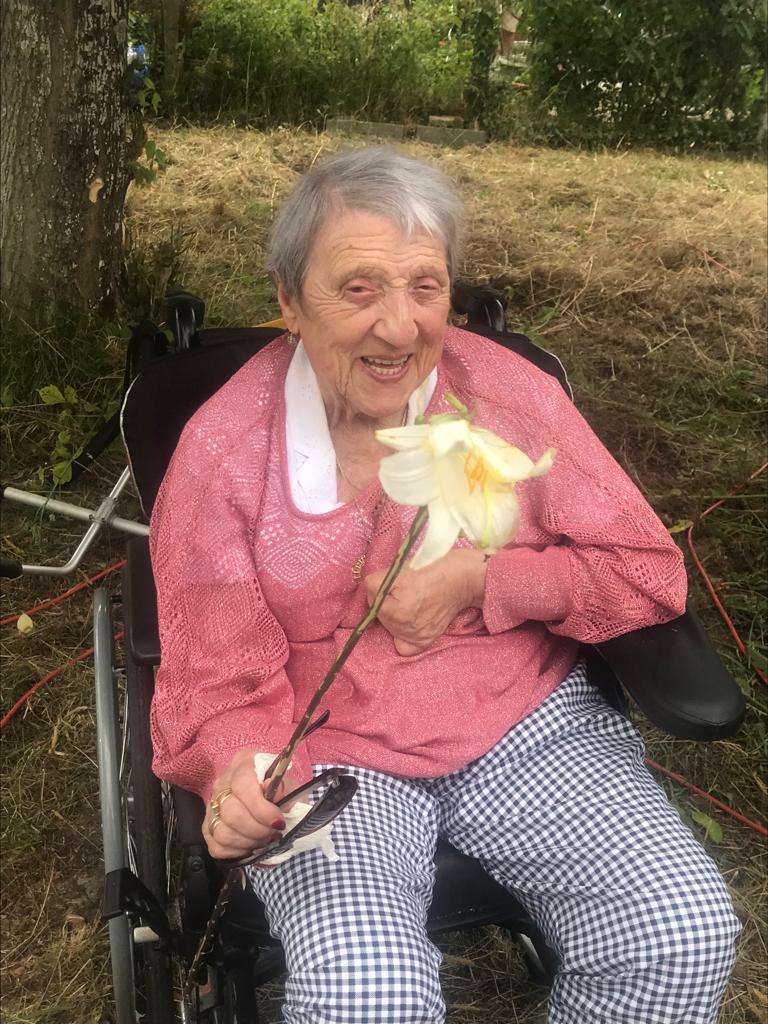 LARGE Yvette Née TILHOS