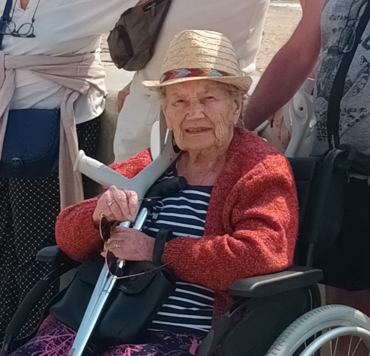 ADE Andrée Née FRESNEAU